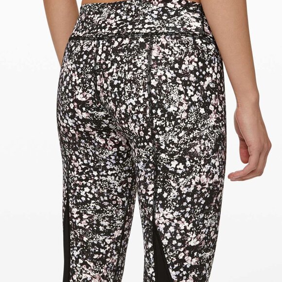 LULULEMON ATHLETICA Wunder Under Crop II Roll Down Scallop 10 | 24" black floral - Picture 4 of 11